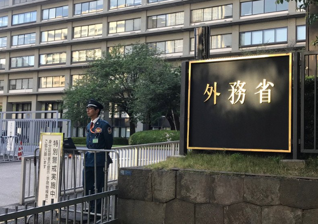 中国一度拘留日本外交官 日方表态:绝对无法接受