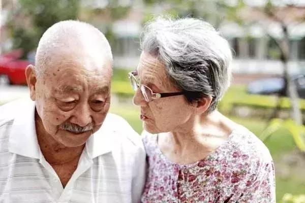 法国奶奶苦等中国初恋55年，83岁终于嫁给了他，人生最后的7年