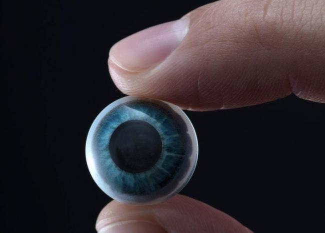 动动眼球就能拍照导航  AR隐形眼镜成真？