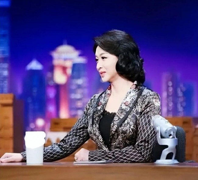 杨丽萍解散舞团后，金星凌晨发文引惹争议