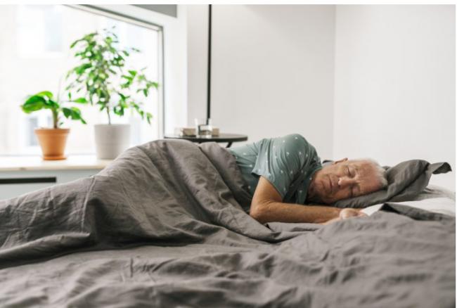 研究：中老年人每天应睡7小时 否则伤脑