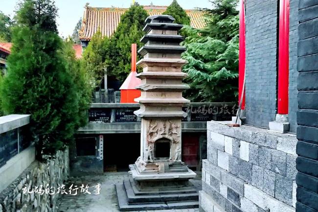 河南这座古寺 有中国最大浮雕塔林