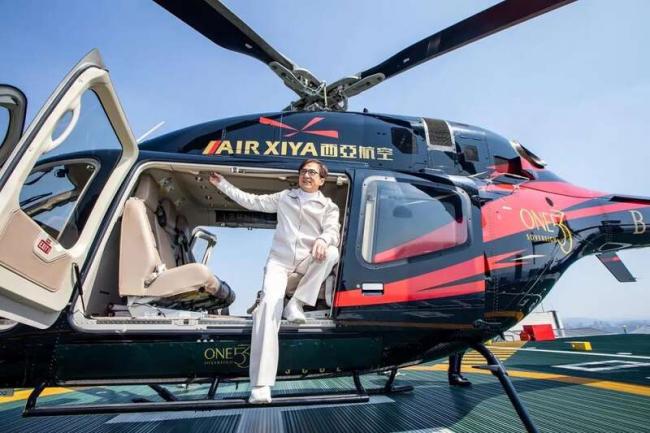 成龙开直升机买的豪宅 千名业主排队维权数年