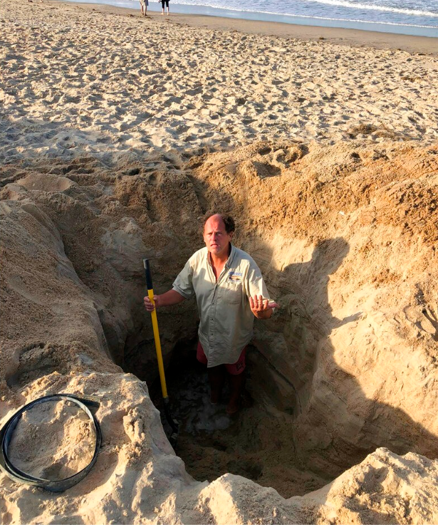 美国1名少年被“活埋” 官方发出警告：别挖洞了