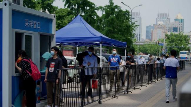 北京爆发聚集性疫情 18名官员接连被处理