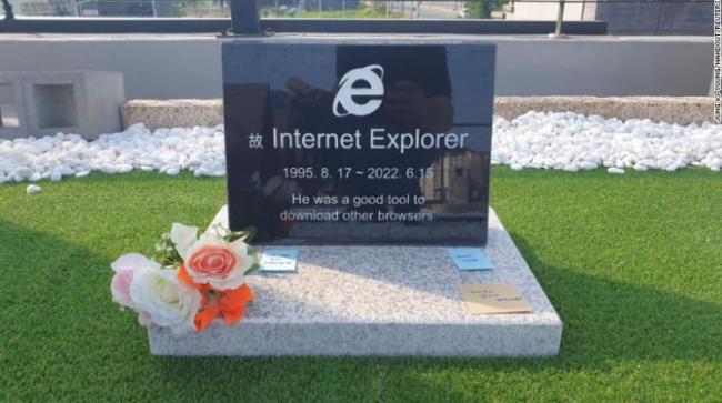 工程师为IE浏览器作墓碑，看到悼文后全网笑喷