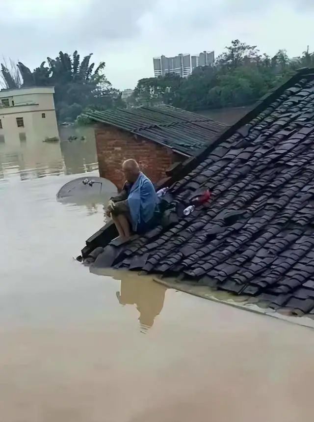 为广州挡洪水 英德在历史级别的洪灾中苦苦挣扎