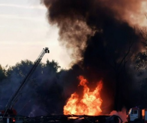 黑烟滚滚：俄罗斯运输机坠毁现场曝光