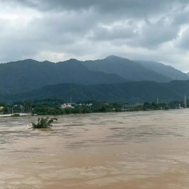 广东英德特大洪水：历史最高水位背后的艰难救援