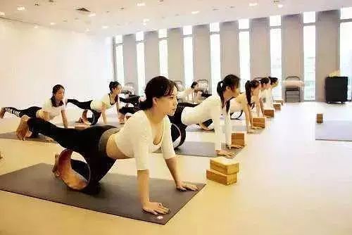 瑜伽，到底骗了多少中国女人？