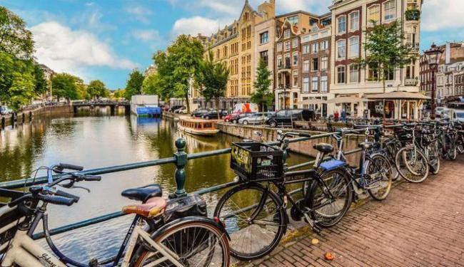 骑着自行车 游遍荷兰