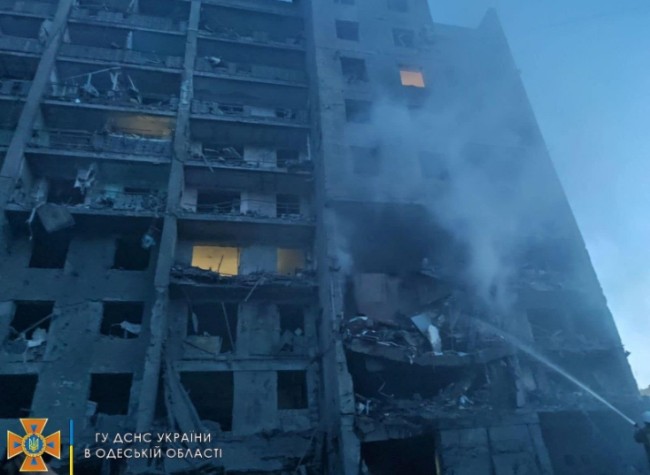 俄导弹瞄准住宅！敖德萨遭袭18平民亡