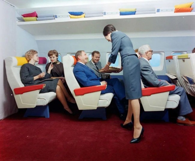 经典老照片：60年代飞机头等舱是什么样子