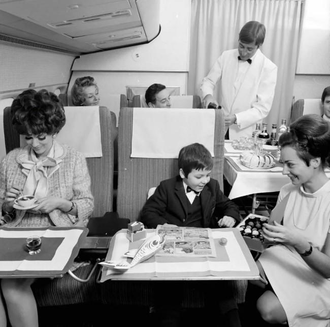 经典老照片：60年代飞机头等舱是什么样子