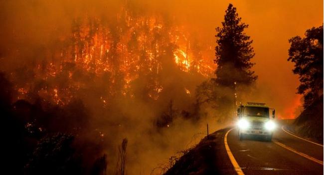 加州野火失控 数千民众被迫撤离