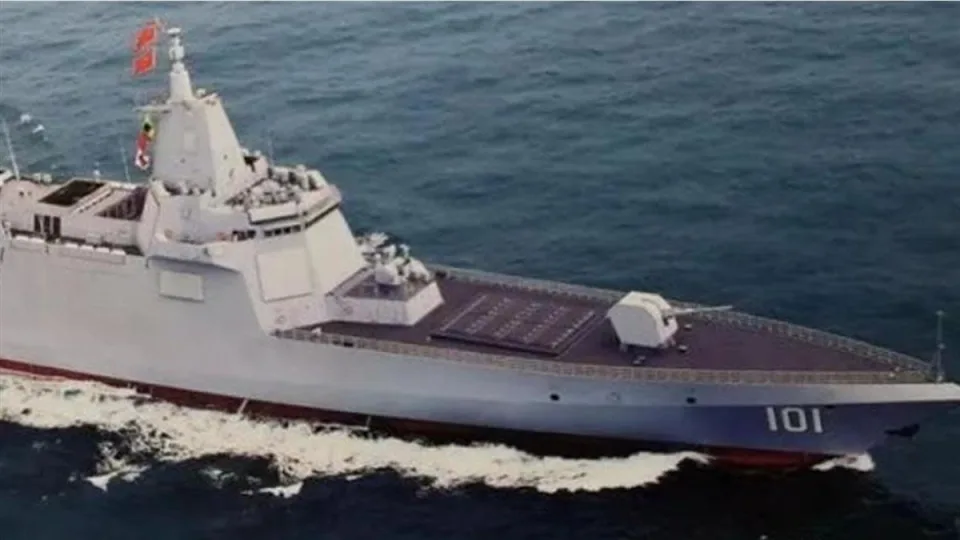 共軍055型驅逐艦可以當成海上的指揮中心。（圖／翻攝自MBA張琪微博）