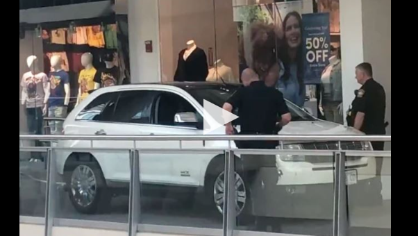 傻眼：波士顿一女子开SUV进了商场，结果…
