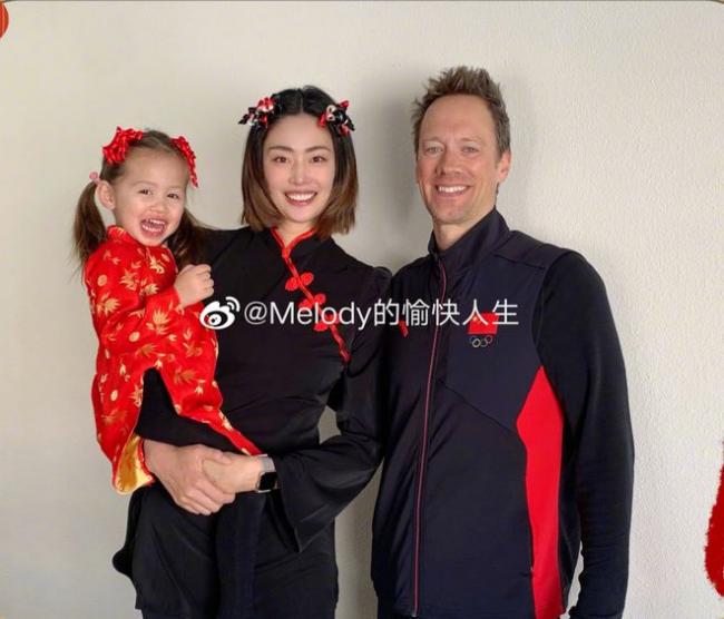 中国女排名将嫁美国教练幸福 晒新买爱马仕拖鞋