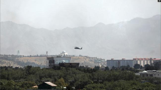 塔利班训练飞行，黑鹰直升飞机坠毁