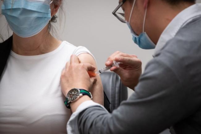 三分之二加拿大人已感染新冠 可以免打疫苗了？