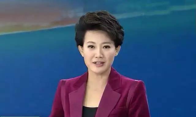 她是中国“最真实”的主持人 上镜25年不化浓妆