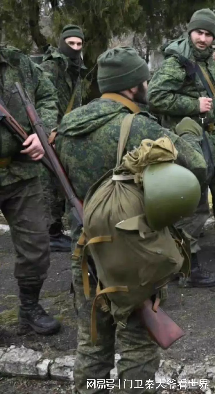 俄新兵：一战的步枪、二战的头盔、露天的营房