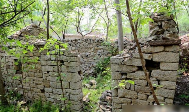 江苏又一古村走红 距今600多年房屋都由石头建造