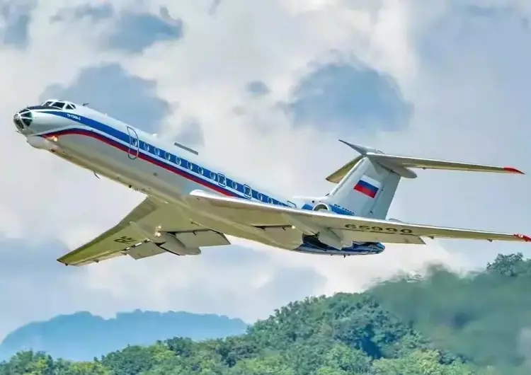乌东领导人赴莫斯科 他们坐的飞机 让人大吃一惊