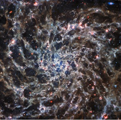 NASA韦伯新图片 揭示一熟悉星系全新样貌