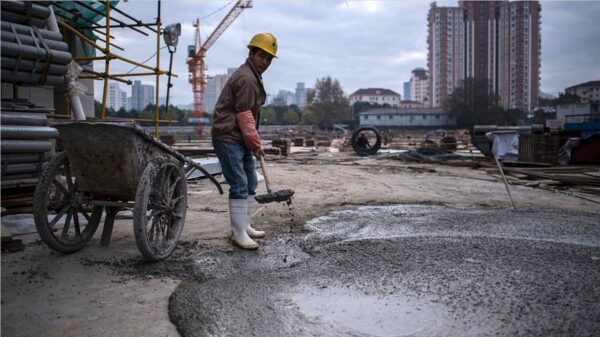 受中国房市危机拖累  一产业创20年最大跌幅