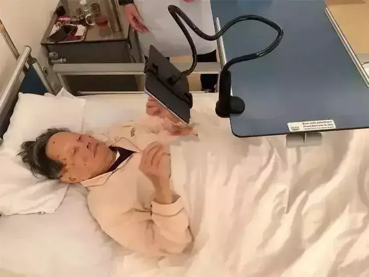 刚过完百岁生日 杨振宁就住进了医院