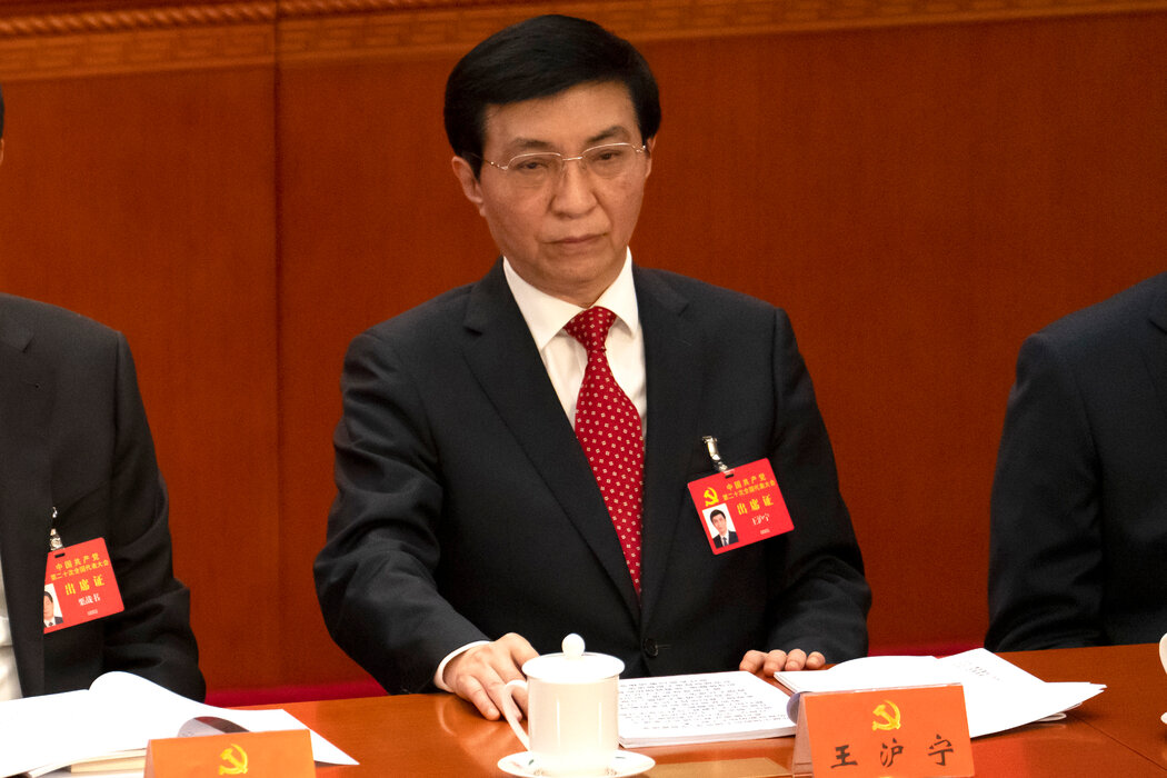 上周日，王沪宁在北京举行的二十大开幕式上。