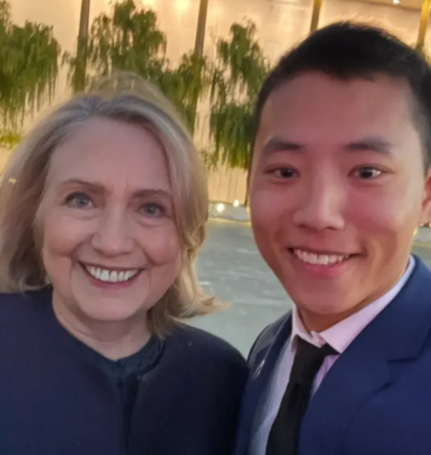 克林顿与希拉里夫妇现身华人婚礼！出场费是…