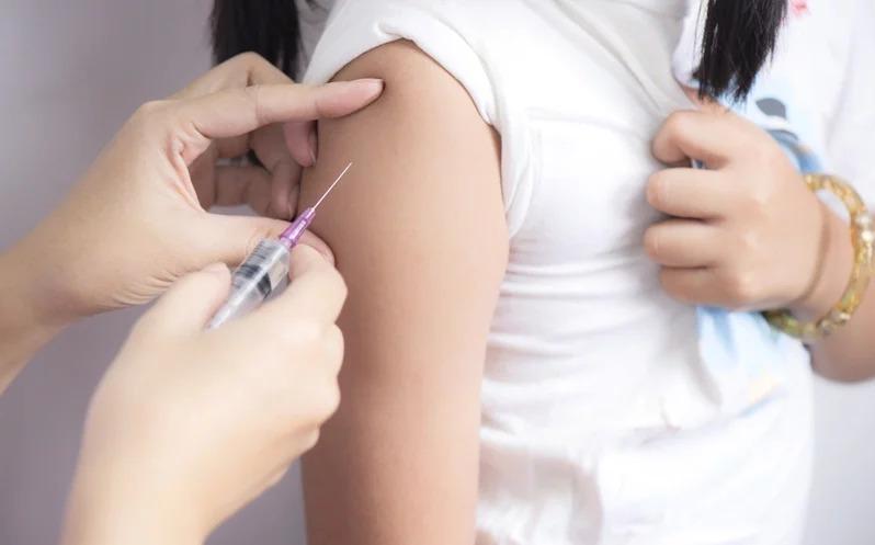 欧洲联盟药品管理局（EMA）专家今天警告，有些新冠疫苗可能会造成月经大出血，建议把这种现象列入潜在副作用清单内。（示意图／Ingimage）