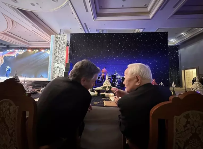 APEC经济领袖欢迎晚宴 张忠谋、布林肯密切交谈
