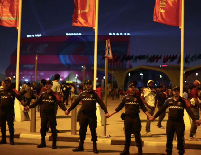 世界盃狂热！卡塔尔贝达公园庆祝活动发生混乱