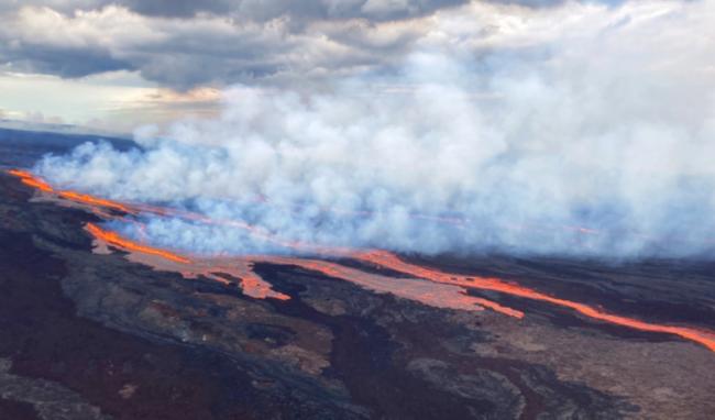 全球最大活火山喷发震撼画面曝光