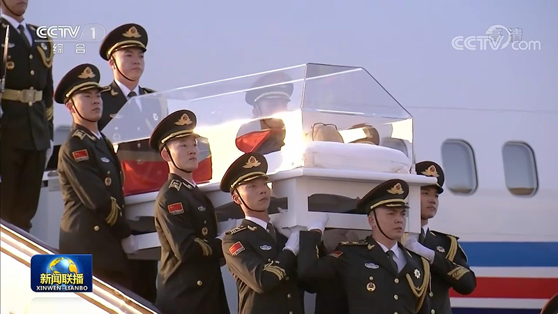 江泽民的灵柩1日下午已运抵北京。（截图自央视新闻画面）