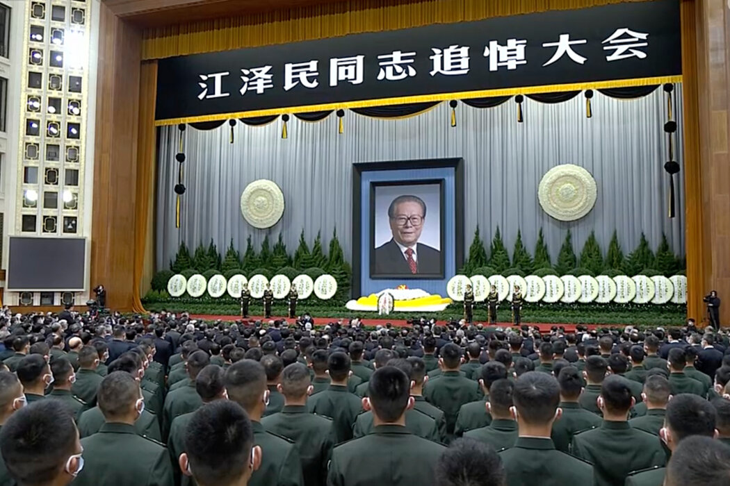 国家电视台播放了在人民大会堂举行的江泽民追悼会。