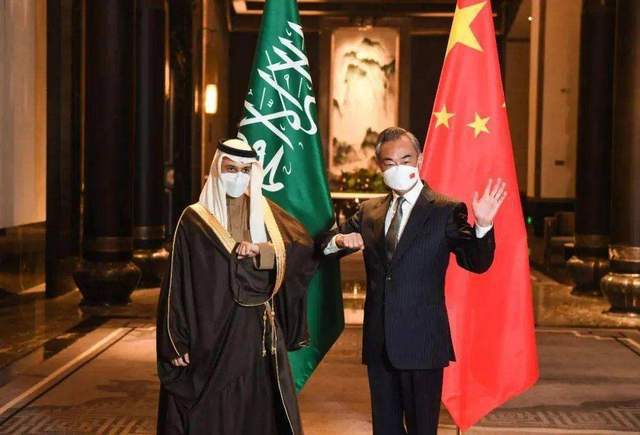 中国不能让油价太低：访问沙特的真实目的，是为了救俄罗斯