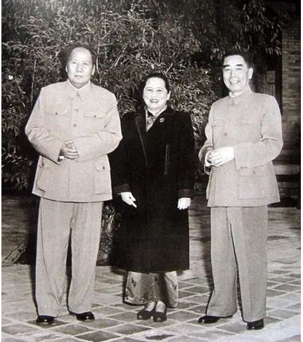 49年建政后 毛泽东为什么叫宋庆龄滚？
