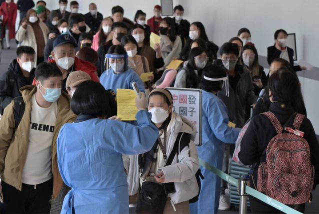 夸张！中国旅客拒绝隔离半路逃跑 韩国警方追捕