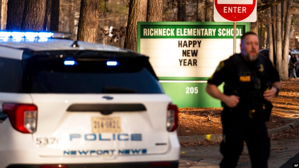 2023年1月6日，弗吉尼亚州纽波特纽斯，警方对里奇内克小学枪击案作出回应。