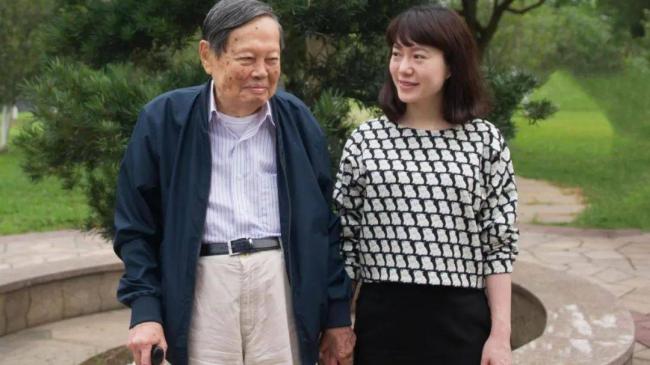 100岁杨振宁自曝被小54岁娇妻掌握全部财产