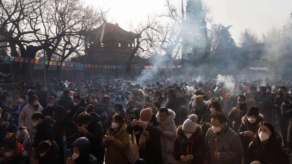 疫死人数无法透明，更多中国人走向庙宇祈求健康