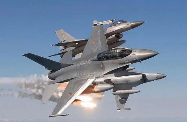 美国F-16战机，终于飞向乌克兰