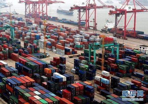 美国商务部周二（7日）公布2022年外贸数据显示，中国不再是美国第一大贸易伙伴国地位，这是自2019年以来首次。(新华网)