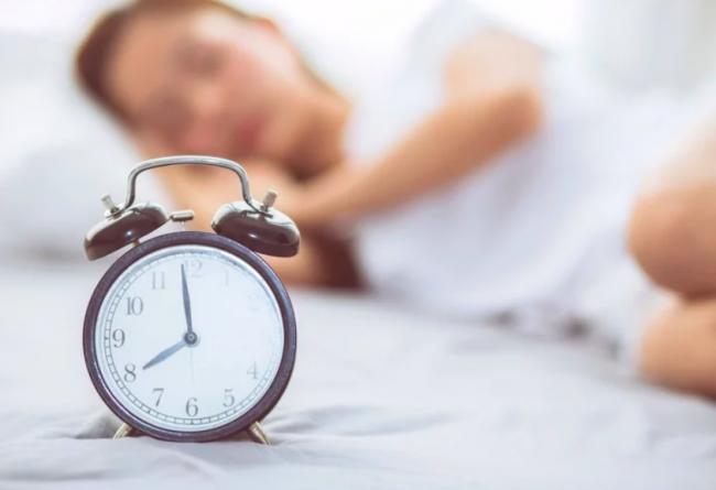 “一天睡8小时”已是过时迷思 新研究这样说