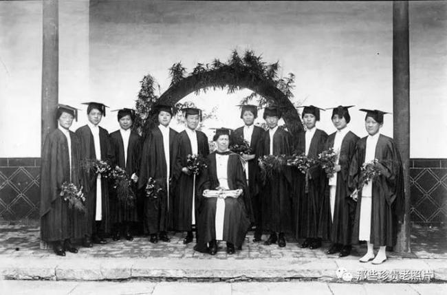 中国最早的女大学生