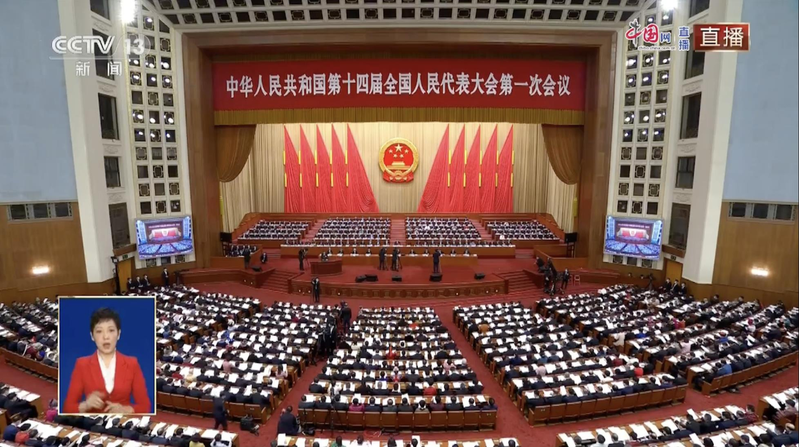 中国第14届全国人大会一次会议，中国总理李克强做政府工作报告。（央视截图）